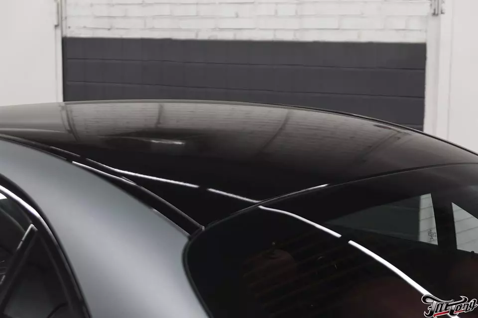 Mercedes C class. Оклейка кузова в серый мат и полный антихром.